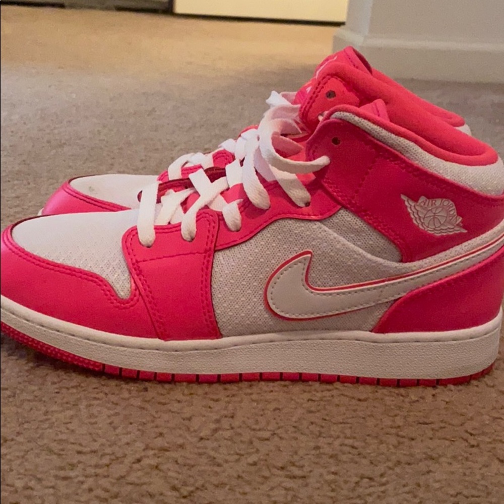 Air Jordan 1 hyper pink